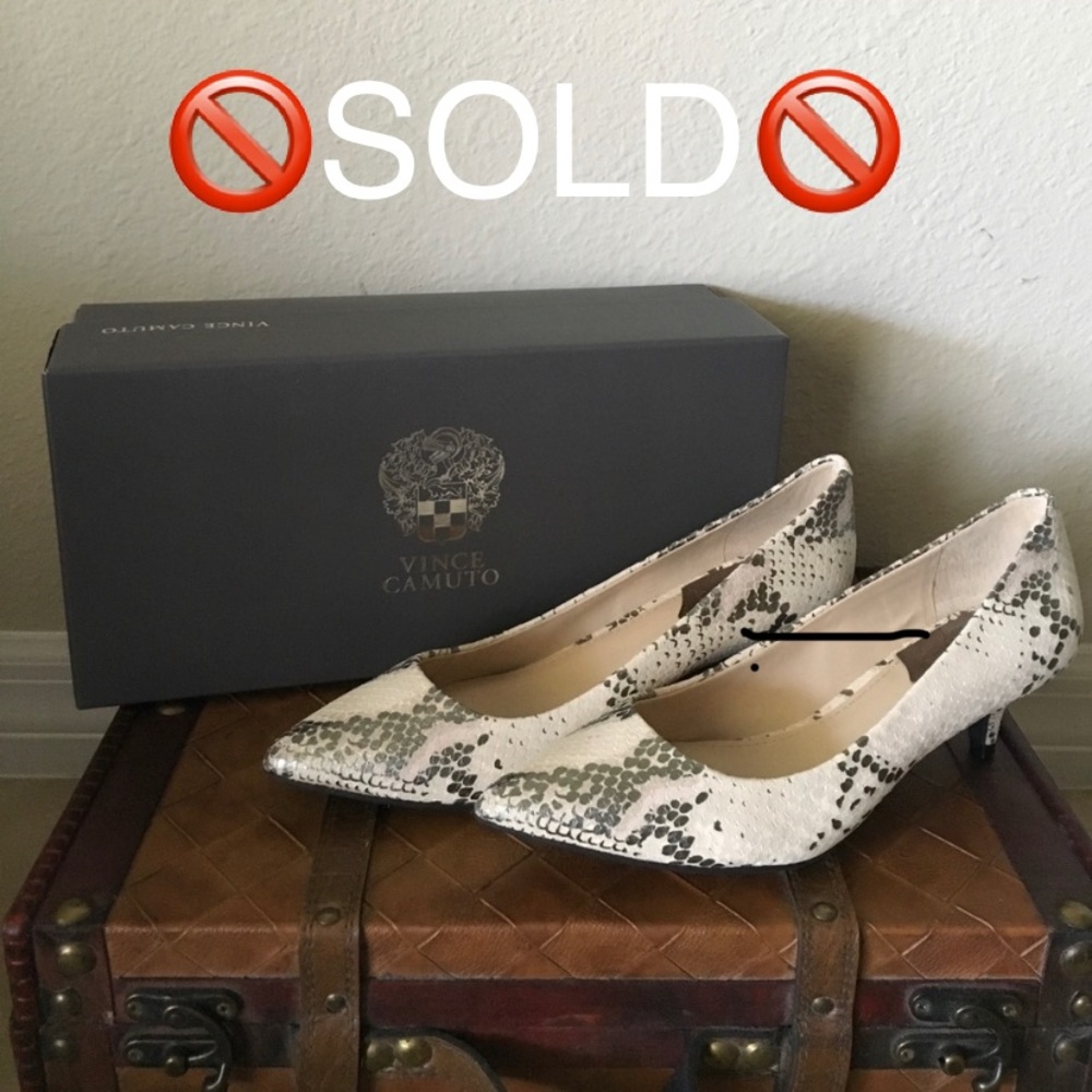 NWOT-Vince Camuto Kitten Heels